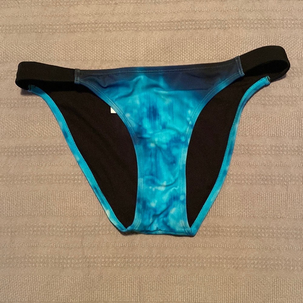 NWOT. Athleta bikini bottoms. Never worn. - Picture 2 of 3